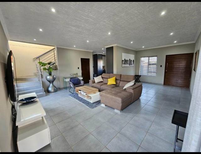 3 BEDROOM HOUSE FOR SALE IN HALFWAY HOUSE